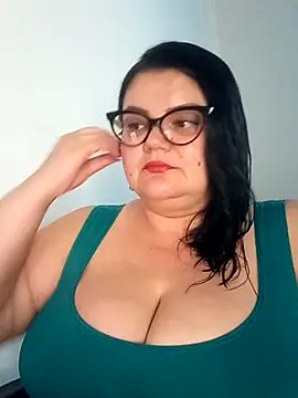 Madisonpalacio online show from 12-17-25, 08:36