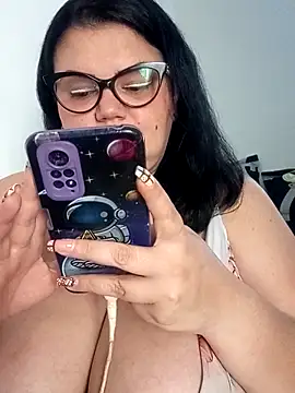 Madisonpalacio online show from 11-17-25, 05:39