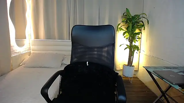 xxx  exotic online show from 12-18-25, 05:45