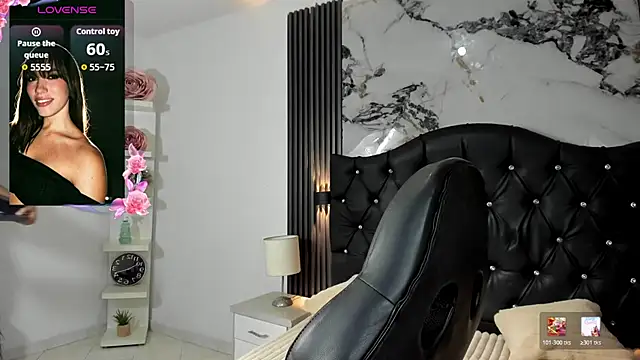 Snapshot of Sara-Smith- chatting on 07-18-26, 03:48 Sara-Smith- online show from 07-18-26, 03:48