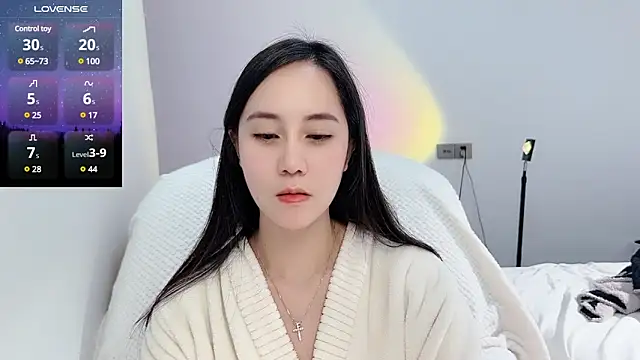 Snapshot of newwell chatting on 03-18-25, 12:50 newwell online show from 03-18-25, 12:50