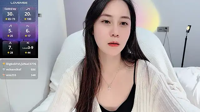Snapshot of newwell chatting on 03-18-25, 04:06 newwell online show from 03-18-25, 04:06