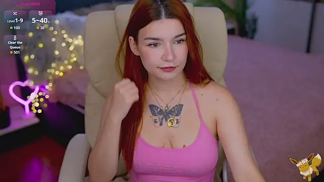 RedShinee online show from 11-18-25, 06:17