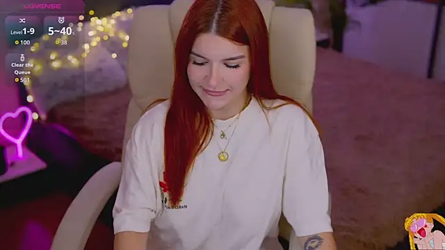 RedShinee online show from 10-17-25, 06:28