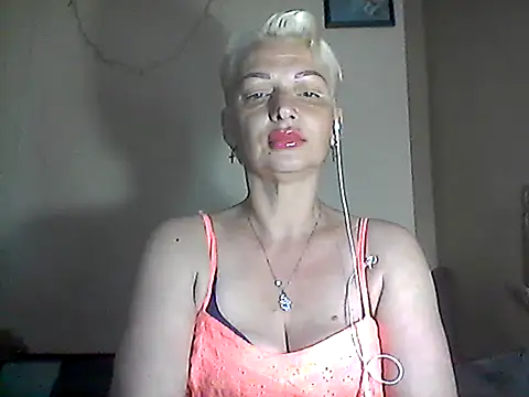 Snapshot of MaryJane441 chatting on 06-11-26, 08:39 MaryJane441 online show from 06-11-26, 08:39