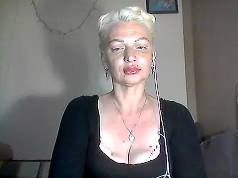 Snapshot of MaryJane441 chatting on 06-12-26, 08:17 MaryJane441 online show from 06-12-26, 08:17