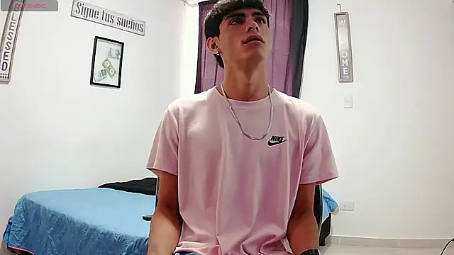 Snapshot of harrytomson_1 chatting on 10-12-25, 07:26 harrytomson 1 online show from 10-12-25, 07:26