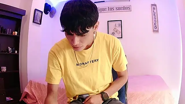 Snapshot of harrytomson_1 chatting on 09-18-25, 06:11 harrytomson 1 online show from 09-18-25, 06:11