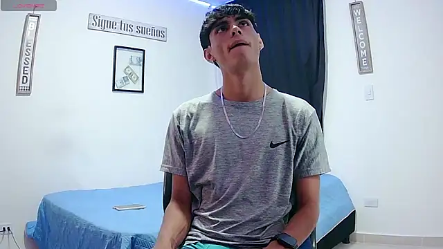 Snapshot of harrytomson_1 chatting on 10-18-25, 11:51 harrytomson 1 online show from 10-18-25, 11:51