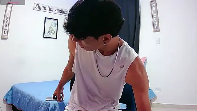 Snapshot of harrytomson_1 chatting on 10-14-25, 08:59 harrytomson 1 online show from 10-14-25, 08:59