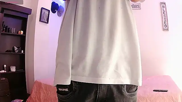 Snapshot of harrytomson_1 chatting on 09-12-25, 01:55 harrytomson 1 online show from 09-12-25, 01:55