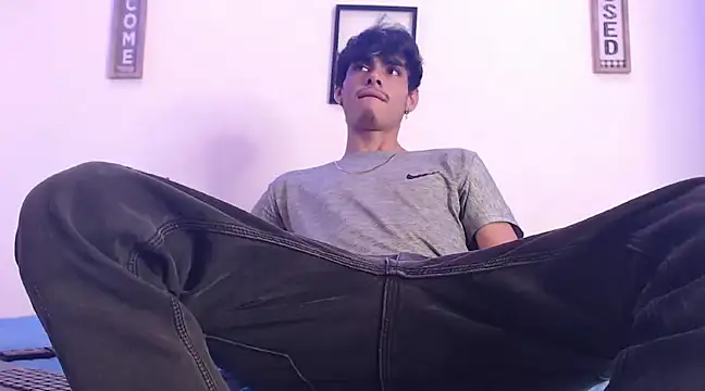 Snapshot of harrytomson_1 chatting on 03-10-25, 07:22 harrytomson 1 online show from 03-10-25, 07:22