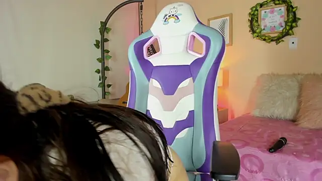 Snapshot of honey_fox1 chatting on 03-14-25, 09:00 honey fox1 online show from 03-14-25, 09:00