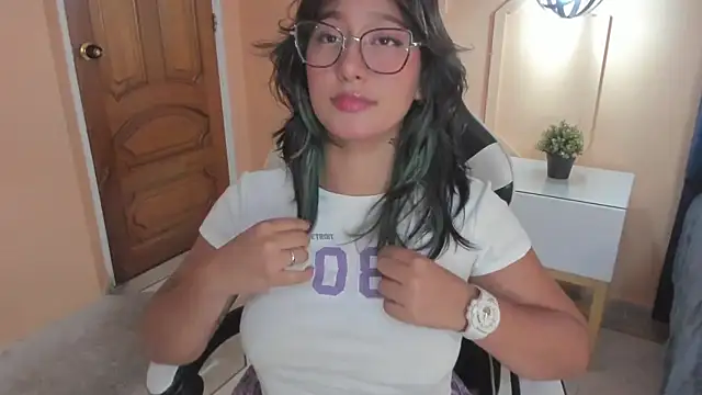 Yazmin rouse online show from 02-28-25, 12:54