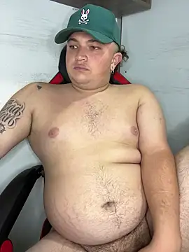 Snapshot of AndresChuboi chatting on 11-17-25, 02:43 AndresChuboi online show from 11-17-25, 02:43