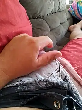 jhondivulga18 online show from 04-08-26, 10:17