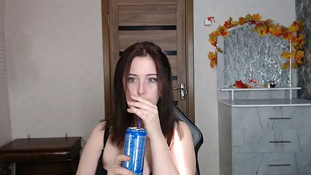 Kristy-Max online show from 10-10-25, 05:52