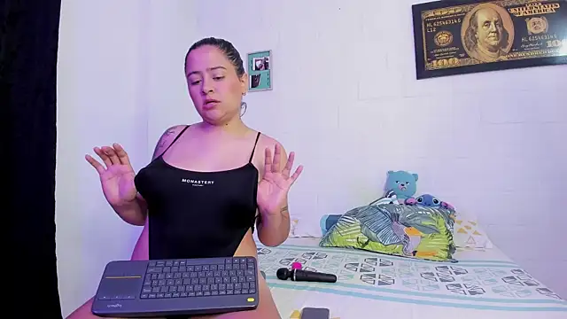 Snapshot of KarolandMichel chatting on 02-12-26, 11:48 KarolandMichel online show from 02-12-26, 11:48