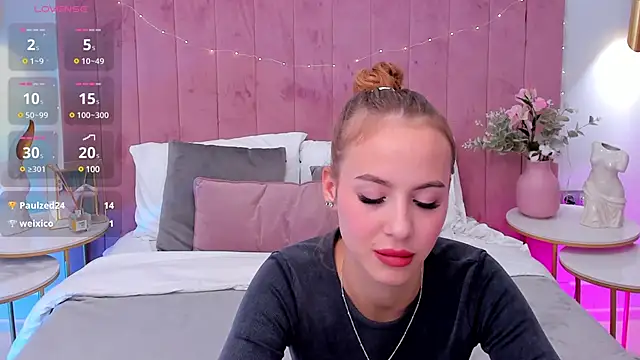 Snapshot of CherieDane chatting on 03-04-25, 07:43 CherieDane online show from 03-04-25, 07:43