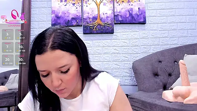  EmilyJireh  online show from 04-17-26, 07:28