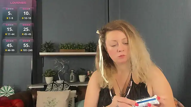 JesiaFoxi online show from 11-06-25, 01:26