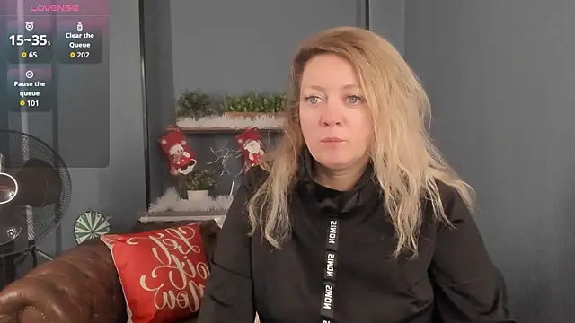 JesiaFoxi online show from 12-22-25, 01:22