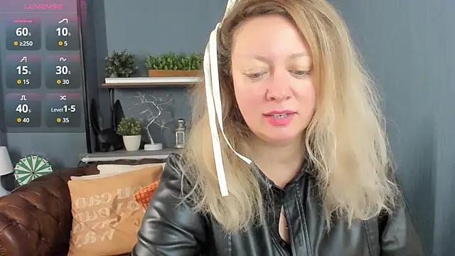 JesiaFoxi online show from 11-22-25, 01:32