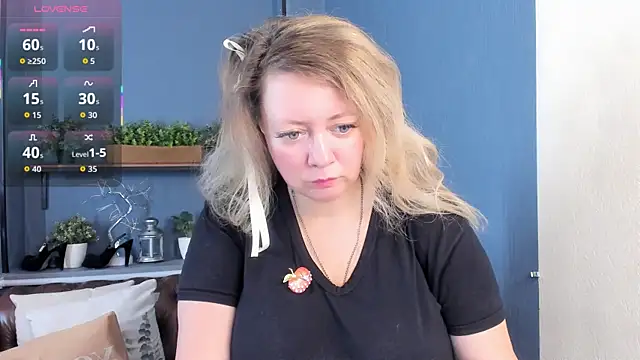 JesiaFoxi online show from 12-17-25, 01:16