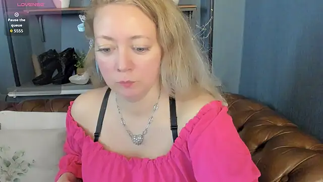 JesiaFoxi online show from 06-03-26, 09:32