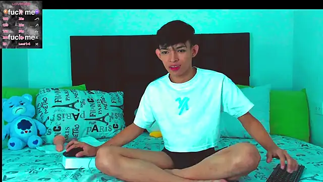 Snapshot of Tonny_twink_ chatting on 02-16-25, 04:21 Tonny twink  online show from 02-16-25, 04:21