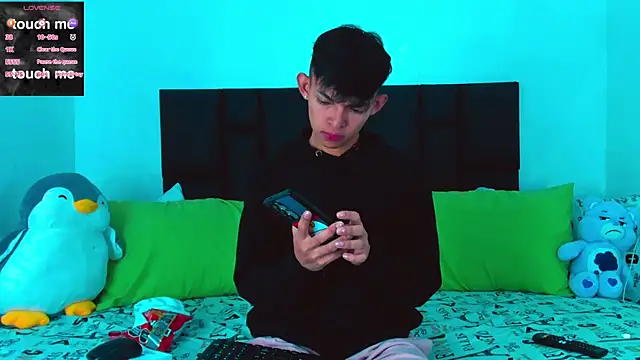Snapshot of Tonny_twink_ chatting on 02-08-25, 03:52 Tonny twink  online show from 02-08-25, 03:52