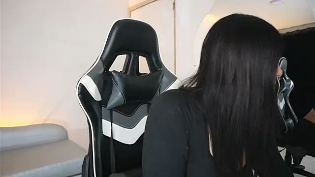 ashleyvalirya online show from 04-13-26, 03:54