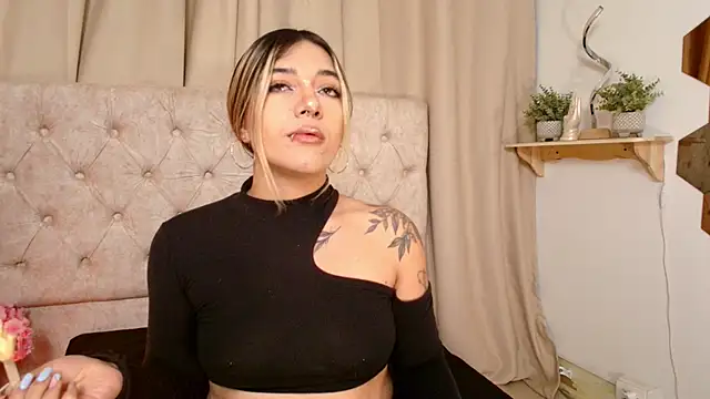 Snapshot of ashleyvalirya chatting on 03-07-25, 04:02 ashleyvalirya online show from 03-07-25, 04:02