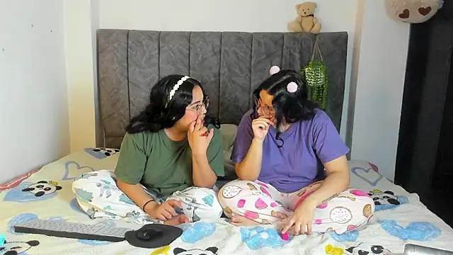 maddie-and-chelsea- online show from 03-11-26, 03:22