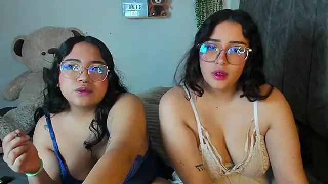 maddie-and-chelsea- online show from 12-19-25, 01:02