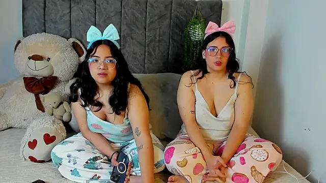 maddie-and-chelsea- online show from 02-06-26, 07:10