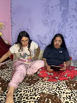 maddie-and-chelsea- online show from 02-01-26, 04:05