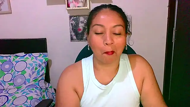 Snapshot of zaray_bella chatting on 01-31-26, 10:30 zaray bella online show from 01-31-26, 10:30