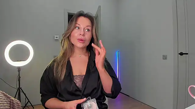  cometoseeme  online show from 01-18-26, 02:09