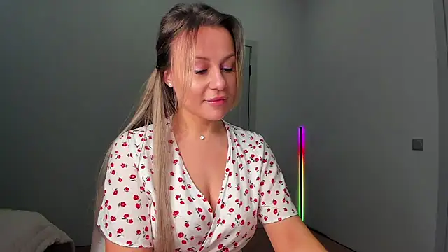  cometoseeme  online show from 12-17-25, 02:55