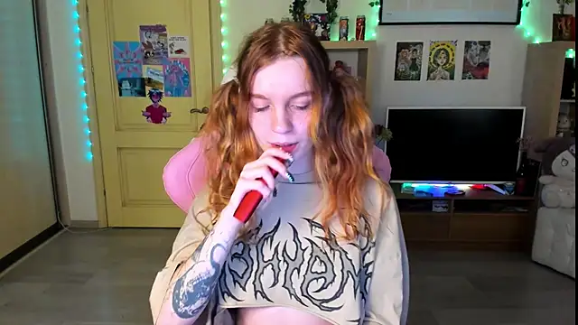 Sunny Elly online show from 10-14-25, 03:45