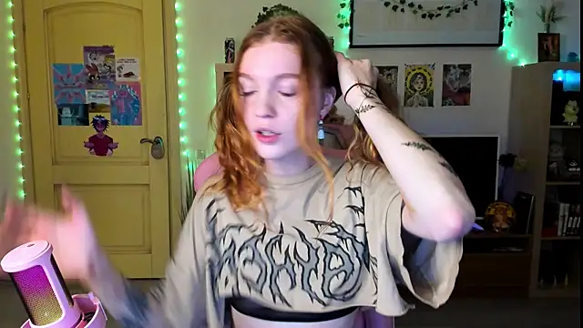 Sunny Elly online show from 10-21-25, 08:58