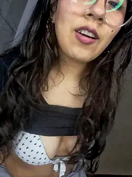 Snapshot of MishuColfer chatting on 10-28-25, 04:57 MishuColfer online show from 10-28-25, 04:57