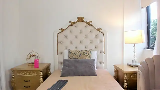 Victoria vallejo  online show from 04-13-26, 11:58