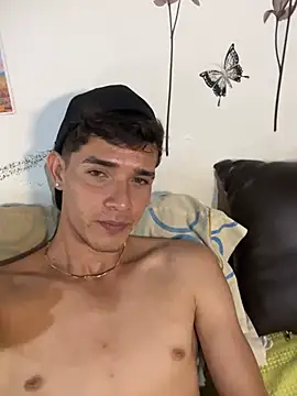 Snapshot of cristofer_988 chatting on 03-10-25, 04:28 cristofer 988 online show from 03-10-25, 04:28
