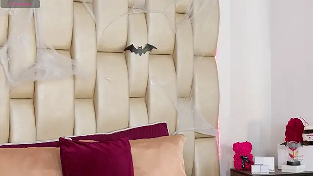 Snapshot of Alexa_Miss chatting on 10-21-25, 03:22 Alexa Miss online show from 10-21-25, 03:22