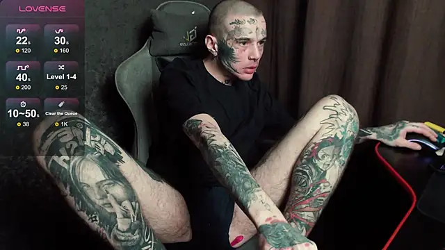 Snapshot of lonelycrystal chatting on 10-13-25, 09:05 lonelycrystal online show from 10-13-25, 09:05