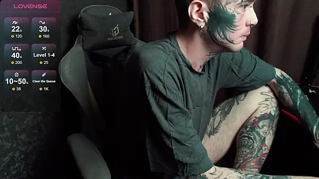 Snapshot of lonelycrystal chatting on 10-28-25, 09:14 lonelycrystal online show from 10-28-25, 09:14