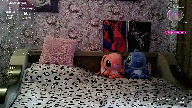 Snapshot of AlexandrinaLii chatting on 10-29-25, 06:56 AlexandrinaLii online show from 10-29-25, 06:56