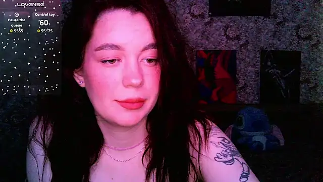 Snapshot of AlexandrinaLii chatting on 10-28-25, 06:56 AlexandrinaLii online show from 10-28-25, 06:56